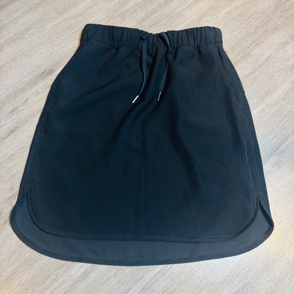 Lululemon On the Fly Skirt Black Luxtreme Drawstring Casual Athleisure Size 6